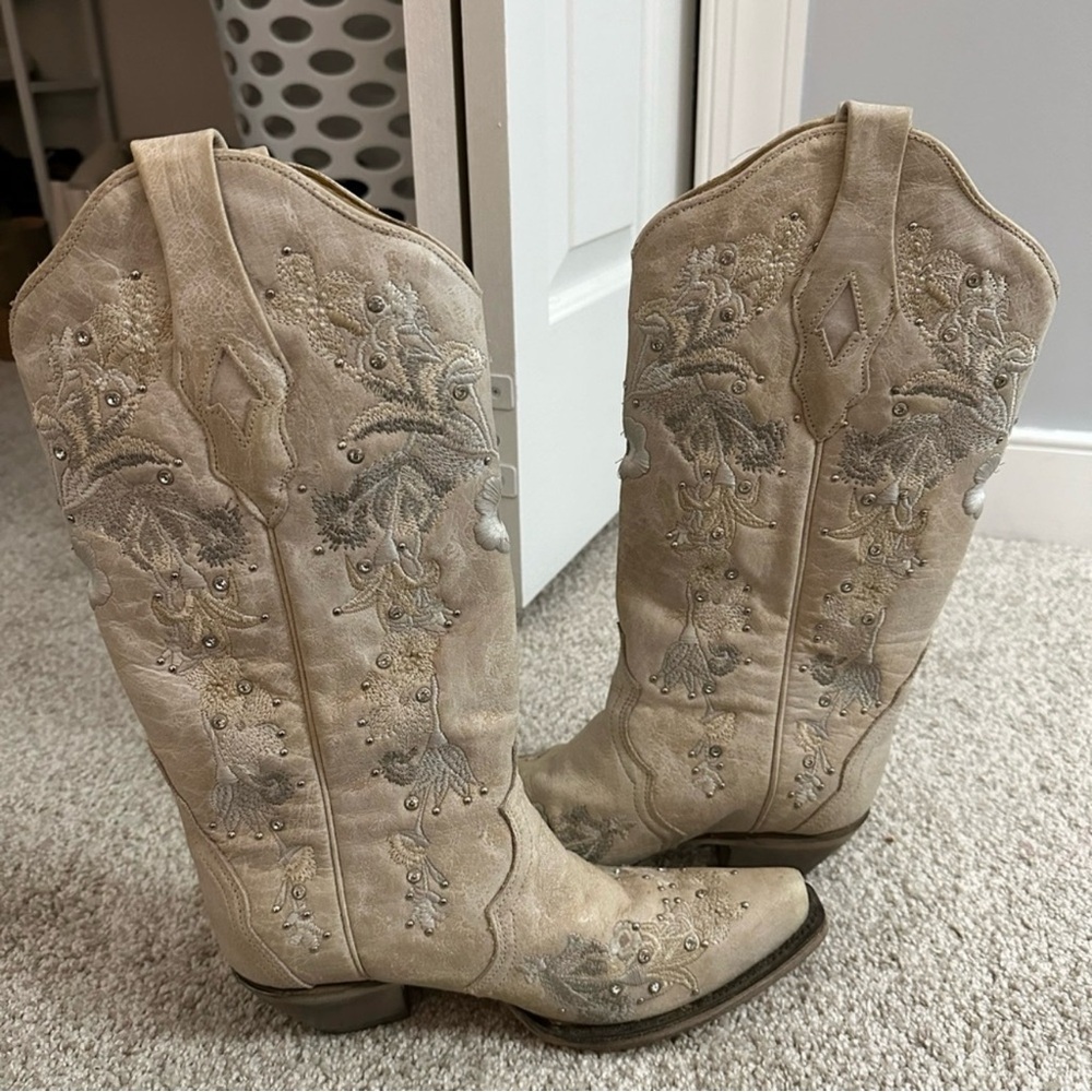 Corral Women's White Floral Embroidery and Crystals Cowboy Boot
